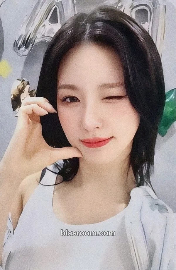 Miyeon I Sway Photocard - i-dle - i-dle K-pop photocard