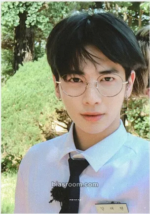 Taehyun HYBE Insight Museum Photocard - TOMORROW X TOGETHER - TOMORROW X TOGETHER K-pop photocard