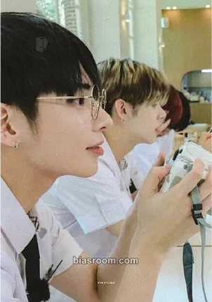 HYBE Insight Museum Photocard - TOMORROW X TOGETHER - TOMORROW X TOGETHER K-pop photocard
