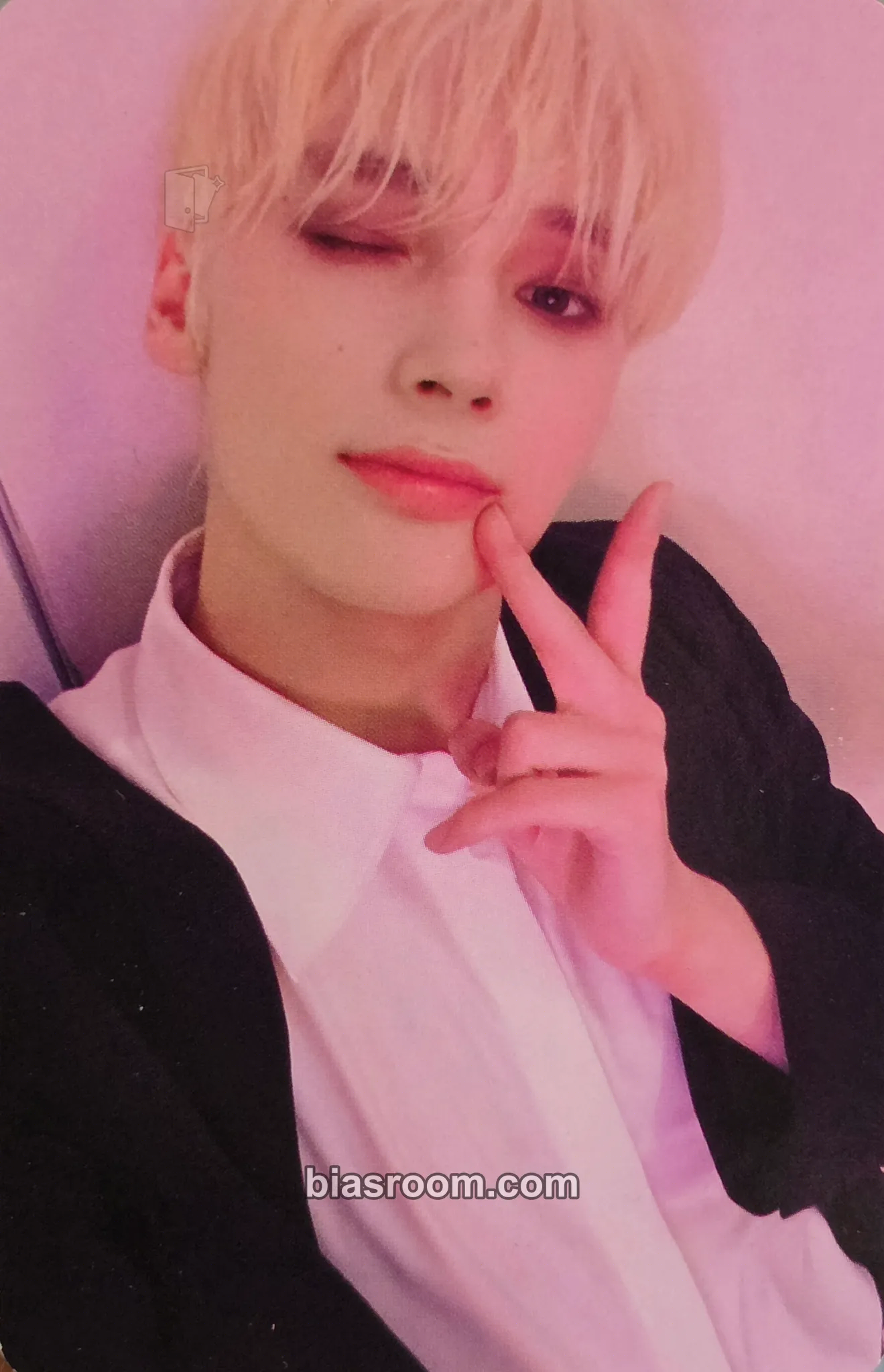 Huening Kai Cinnamon Toast Crunch Photocard - TOMORROW X TOGETHER - TOMORROW X TOGETHER K-pop photocard