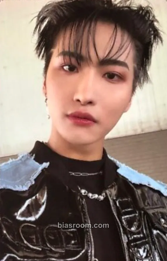 Seonghwa THE WORLD EP.1 : MOVEMENT Photocard - ATEEZ - ATEEZ K-pop photocard