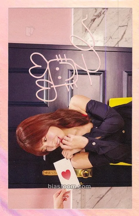 Momo SIGNAL Photocard - TWICE - TWICE K-pop photocard
