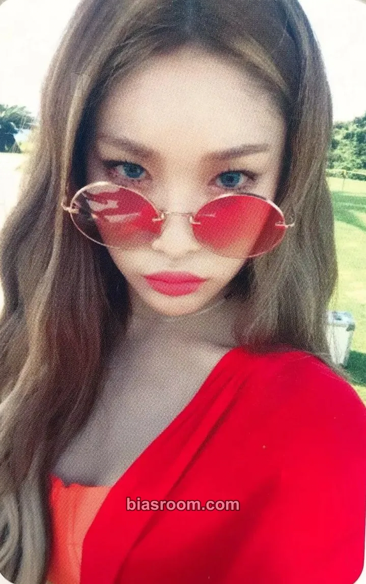 Chung Ha Blooming Blue Photocard - Chung Ha K-pop photocard