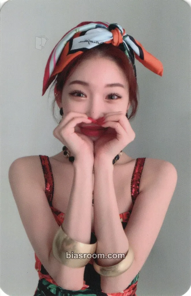 Chung Ha Play Photocard - Chung Ha K-pop photocard