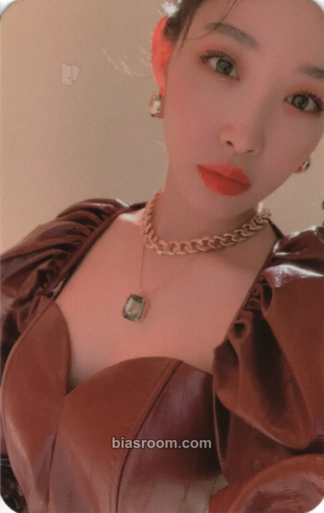 Chung Ha Querencia Photocard - Chung Ha K-pop photocard