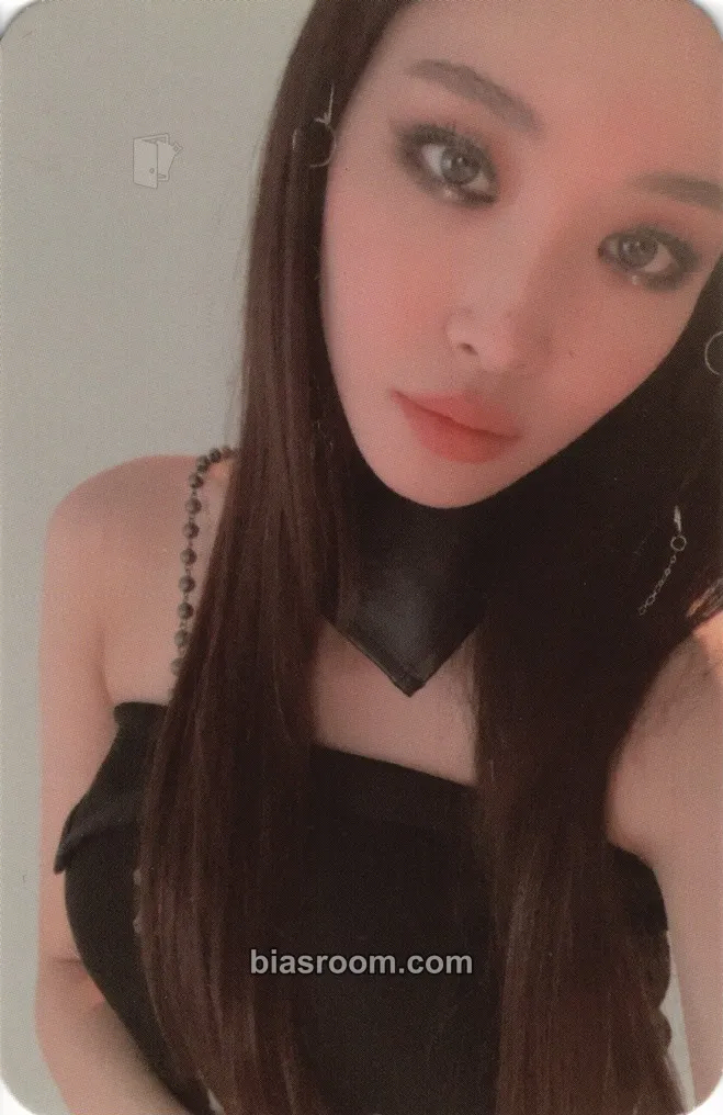 Chung Ha Querencia Photocard - Chung Ha K-pop photocard