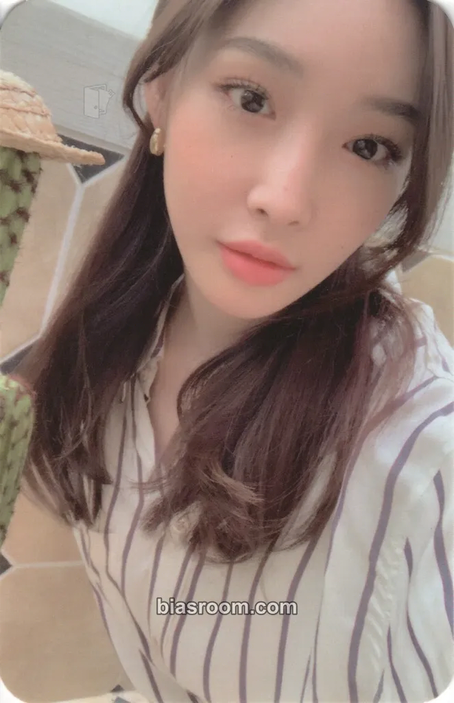 Chung Ha Querencia Photocard - Chung Ha K-pop photocard