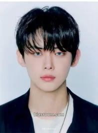 Yeonjun Deco Kit 2022 Photocard - TOMORROW X TOGETHER - TOMORROW X TOGETHER K-pop photocard
