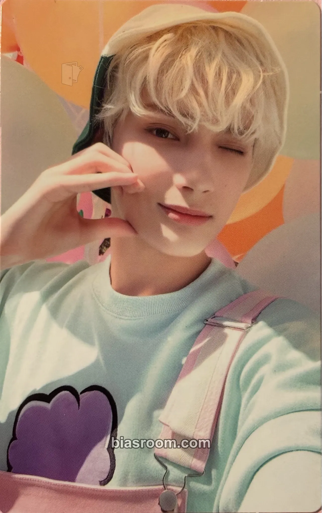 Huening Kai Season's Greetings 2022 Photocard - TOMORROW X TOGETHER - TOMORROW X TOGETHER K-pop photocard