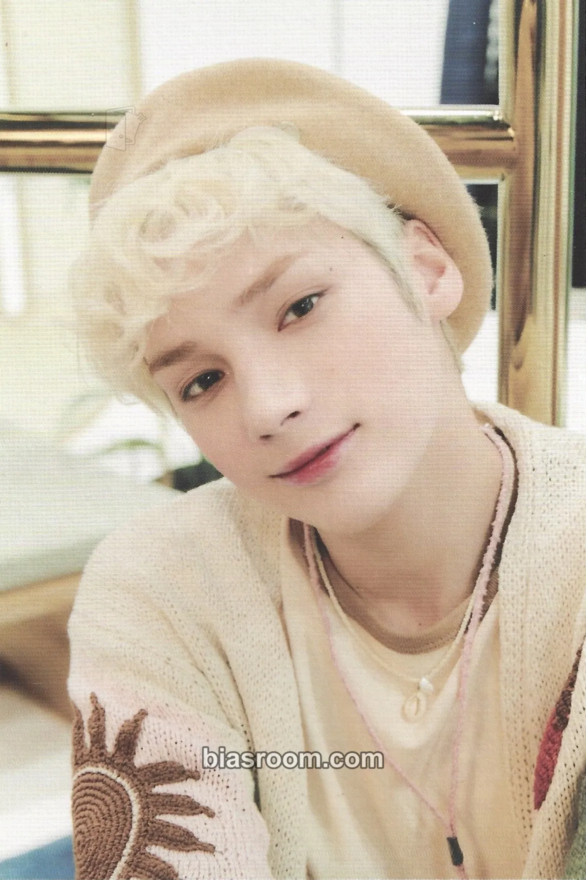 Huening Kai Season's Greetings 2022 Photocard - TOMORROW X TOGETHER - TOMORROW X TOGETHER K-pop photocard
