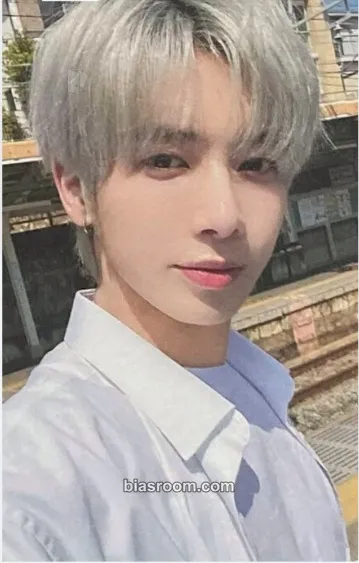 Taehyun Season of TXT YOUTH Photocard - TOMORROW X TOGETHER - TOMORROW X TOGETHER K-pop photocard