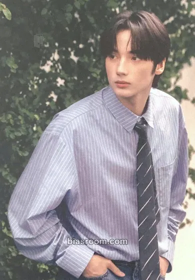 Huening Kai Season of TXT YOUTH Photocard - TOMORROW X TOGETHER - TOMORROW X TOGETHER K-pop photocard