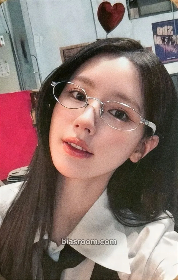 Miyeon I Sway Photocard - i-dle - i-dle K-pop photocard
