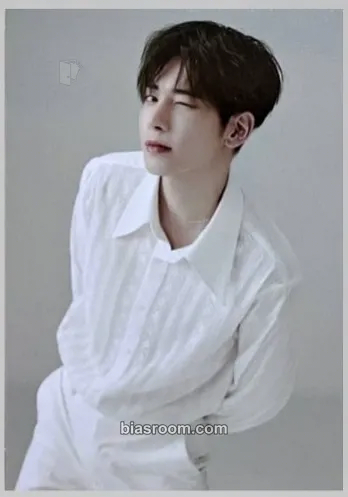 Taehyun Act: Love Sick Photocard - TOMORROW X TOGETHER - TOMORROW X TOGETHER K-pop photocard