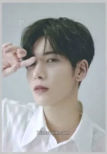 Taehyun Act: Love Sick Photocard - TOMORROW X TOGETHER - TOMORROW X TOGETHER K-pop photocard