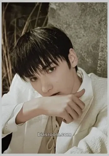 Huening Kai Act: Love Sick Photocard - TOMORROW X TOGETHER - TOMORROW X TOGETHER K-pop photocard
