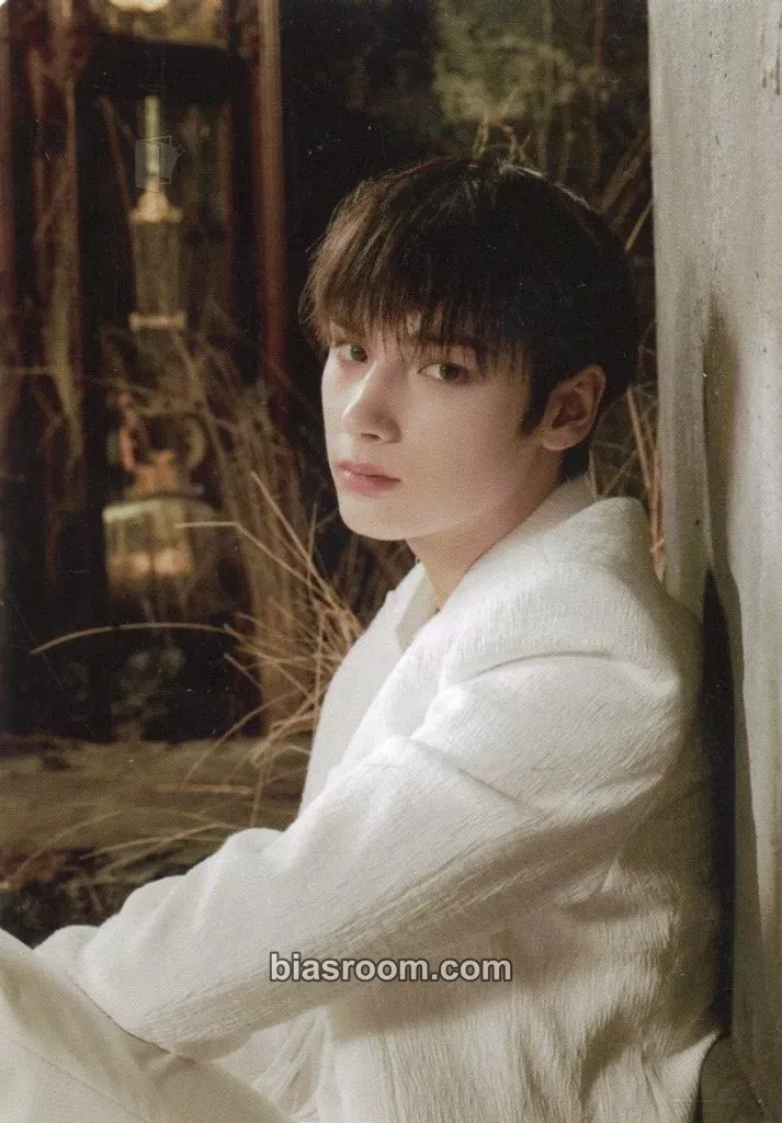 Huening Kai Act: Love Sick Photocard - TOMORROW X TOGETHER - TOMORROW X TOGETHER K-pop photocard