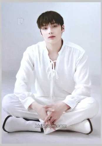 Huening Kai Act: Love Sick Photocard - TOMORROW X TOGETHER - TOMORROW X TOGETHER K-pop photocard