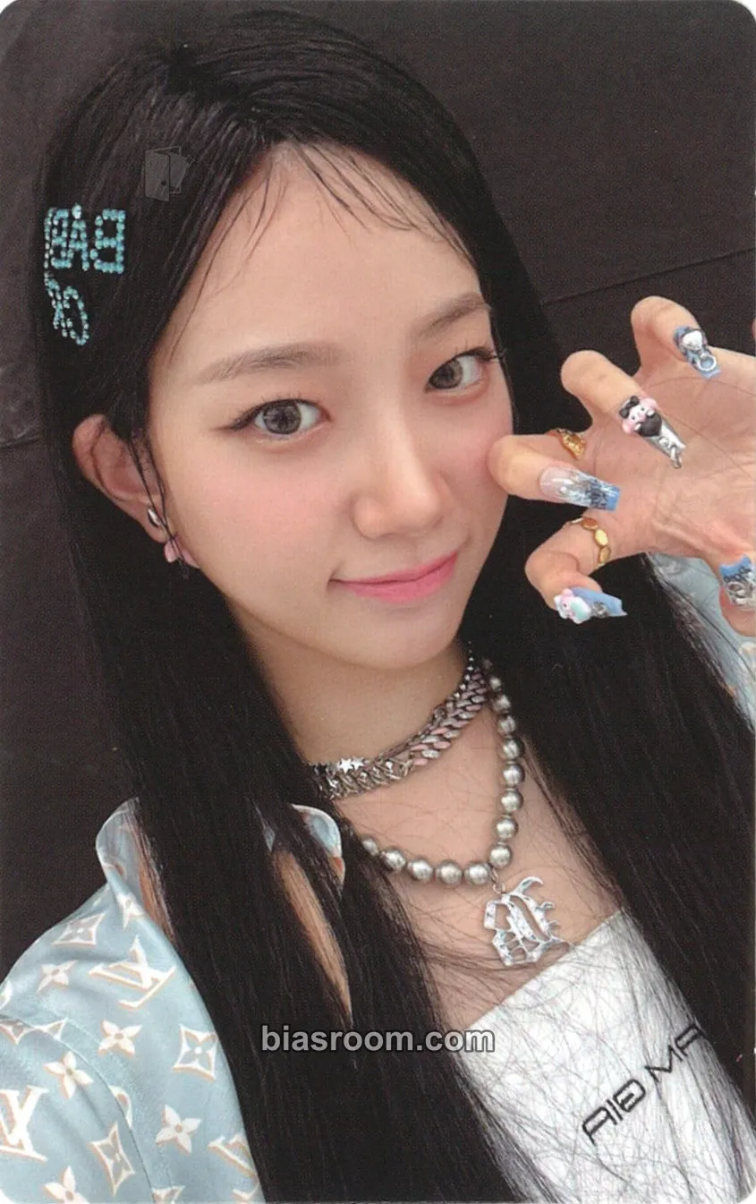 Kazuha EASY Photocard - LE SSERAFIM - LE SSERAFIM K-pop photocard