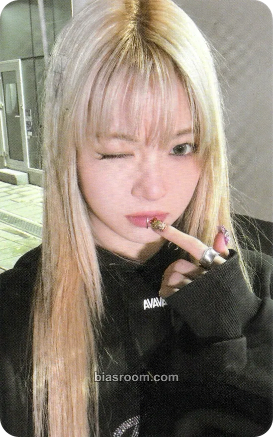Hong Eunchae EASY Photocard - LE SSERAFIM - LE SSERAFIM K-pop photocard