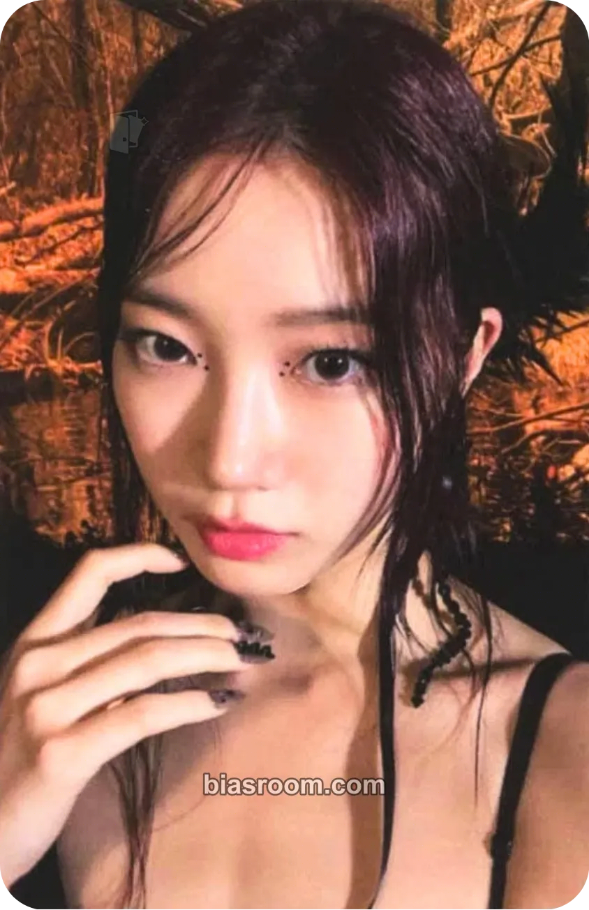 Kazuha EASY Photocard - LE SSERAFIM - LE SSERAFIM K-pop photocard