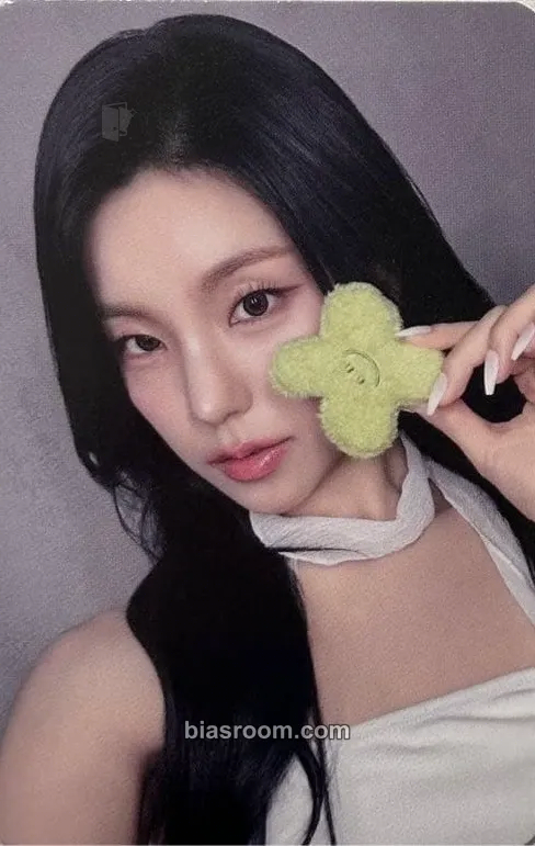 Yeji GOLD Photocard - ITZY - ITZY K-pop photocard