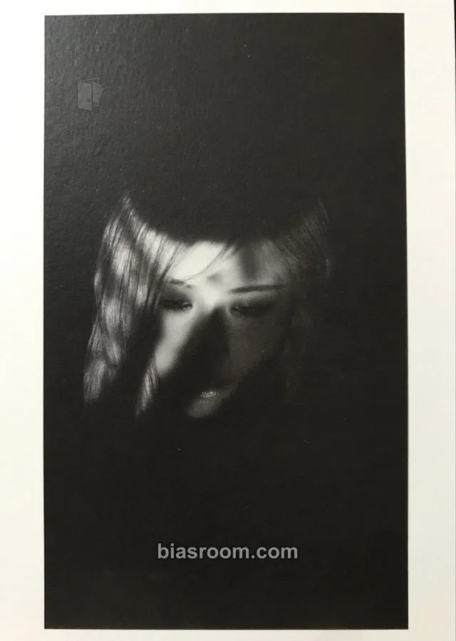 Rosé -R- (Rosé solo) Photocard - BLACKPINK - BLACKPINK K-pop photocard