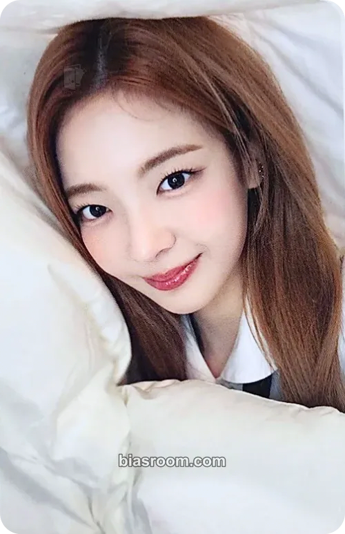 Lia GOLD Photocard - ITZY - ITZY K-pop photocard