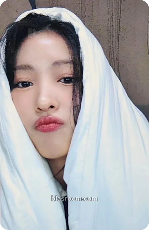 Ryujin GOLD Photocard - ITZY - ITZY K-pop photocard