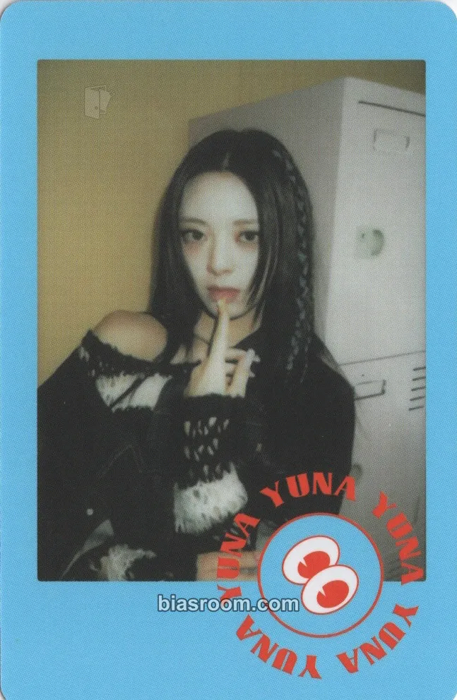 Yuna Crazy in Love Photocard - ITZY - ITZY K-pop photocard