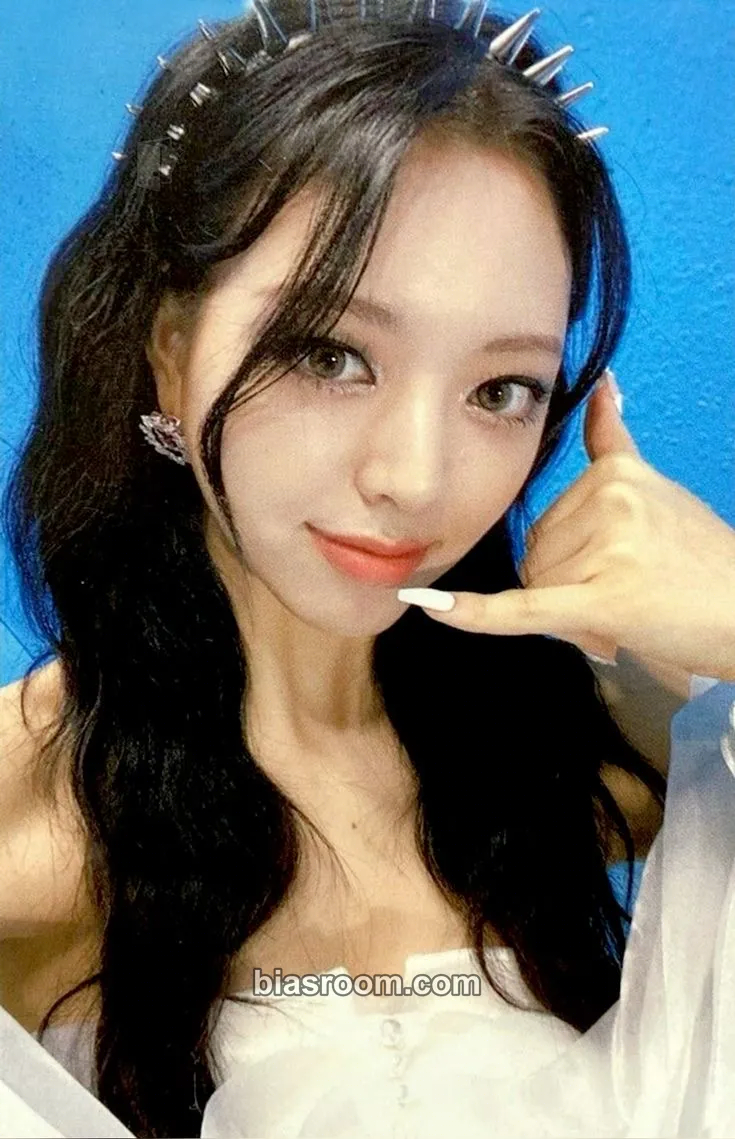 Yuna Crazy in Love Photocard - ITZY - ITZY K-pop photocard