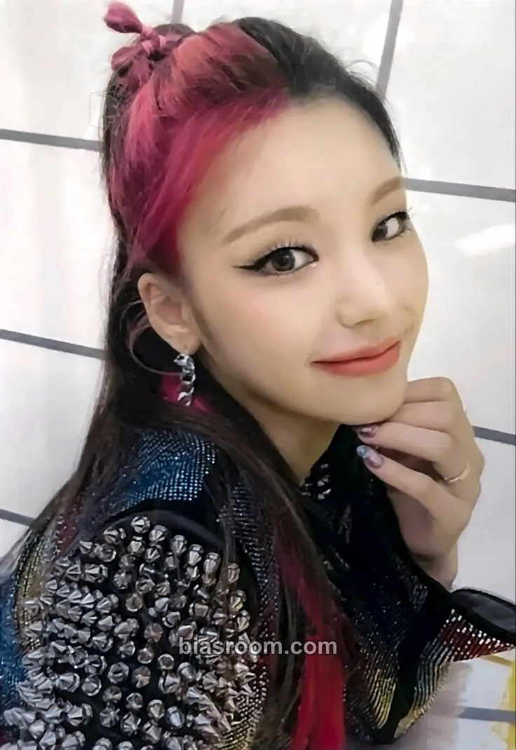 Yeji Crazy in Love Photocard - ITZY - ITZY K-pop photocard