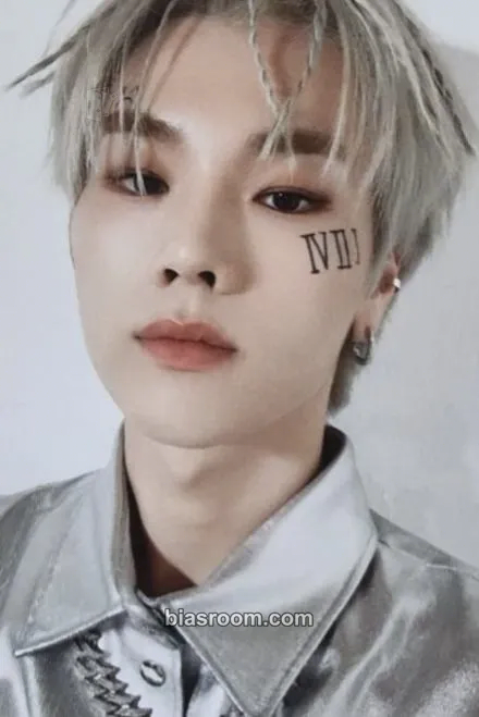 Jungsu Hello, World! Photocard - Xdinary Heroes - Xdinary Heroes K-pop photocard