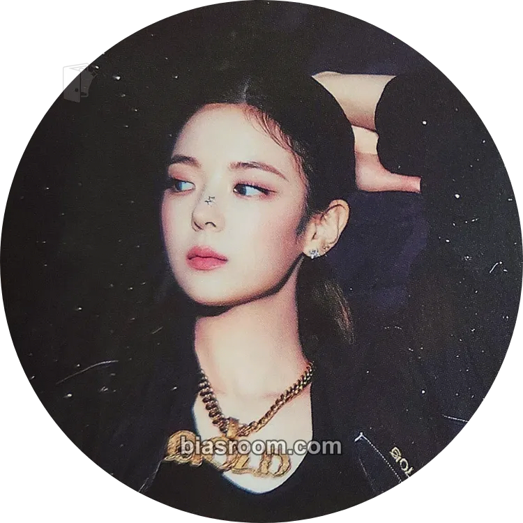 Lia GOLD Photocard - ITZY - ITZY K-pop photocard