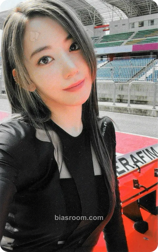 Sakura FEARLESS Photocard - LE SSERAFIM - LE SSERAFIM K-pop photocard