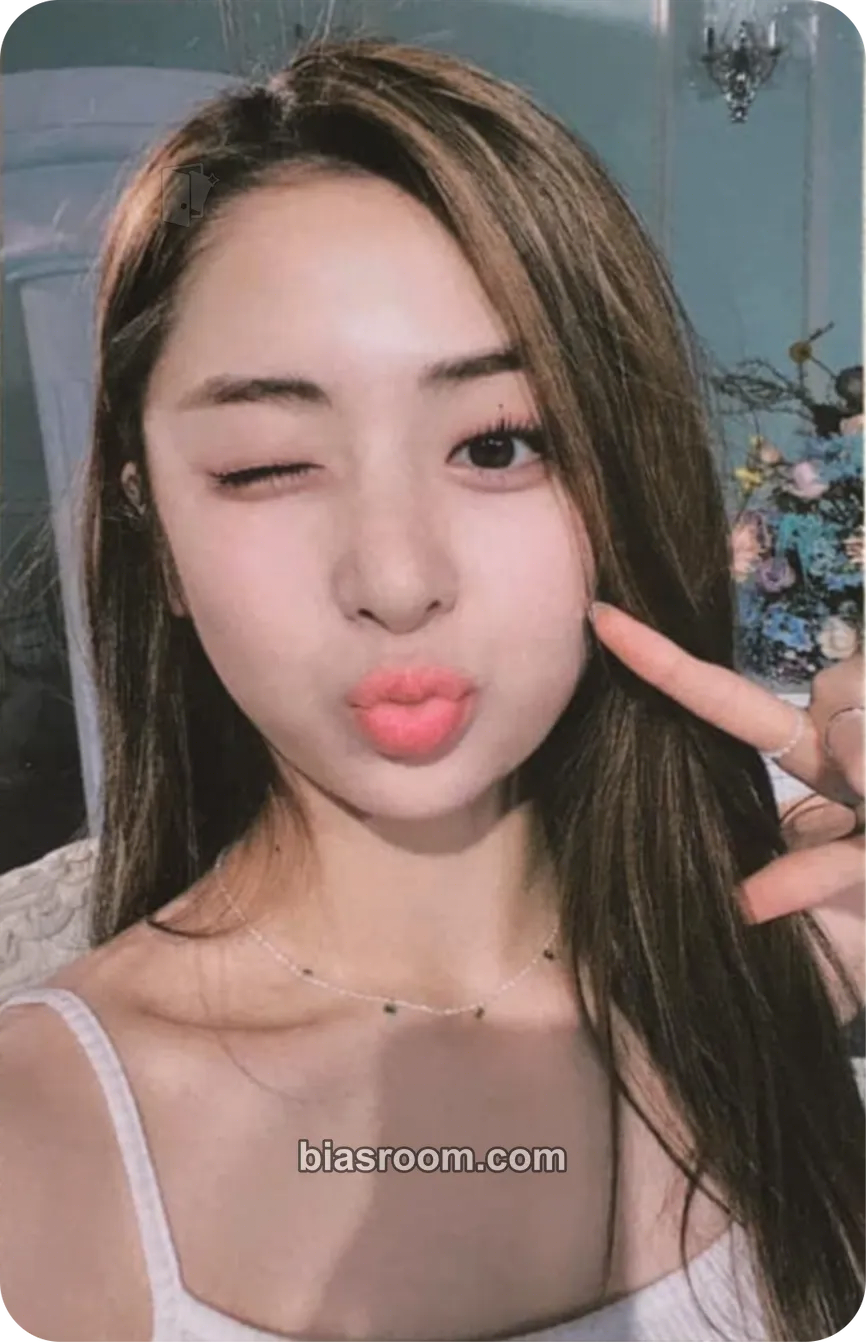 Huh Yunjin FEARLESS Photocard - LE SSERAFIM - LE SSERAFIM K-pop photocard