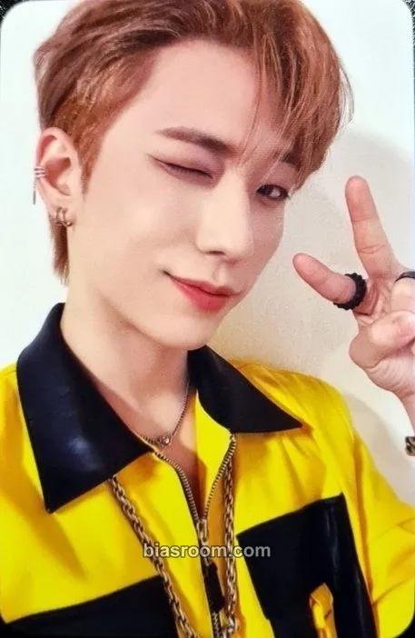 Gunil Hello, World! Photocard - Xdinary Heroes - Xdinary Heroes K-pop photocard