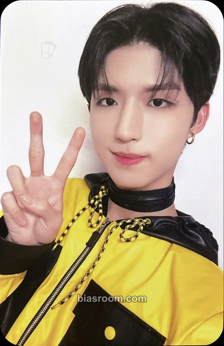 Jun Han Hello, World! Photocard - Xdinary Heroes - Xdinary Heroes K-pop photocard