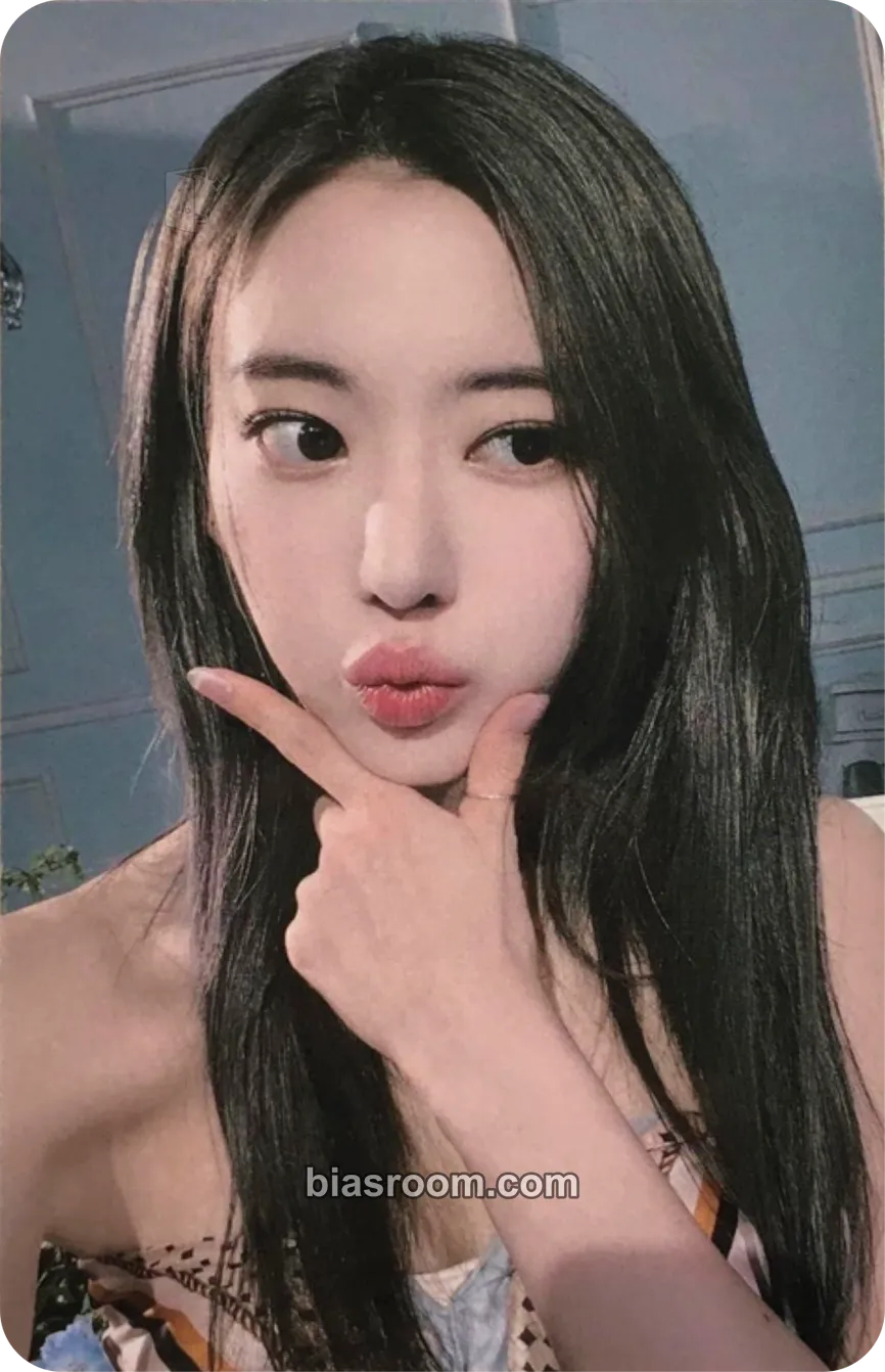 Sakura FEARLESS Photocard - LE SSERAFIM - LE SSERAFIM K-pop photocard