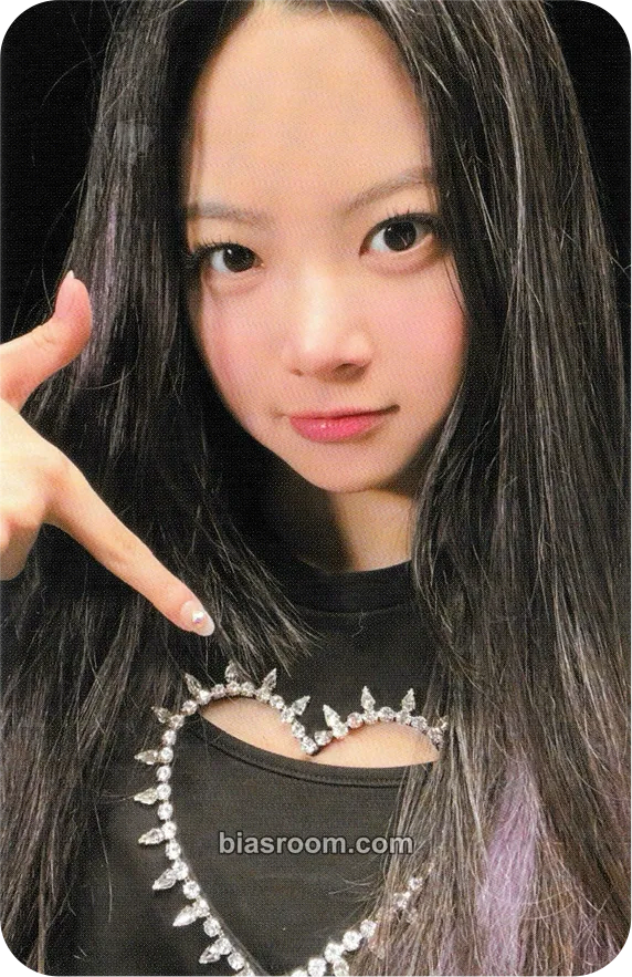 Hong Eunchae FEARLESS Photocard - LE SSERAFIM - LE SSERAFIM K-pop photocard