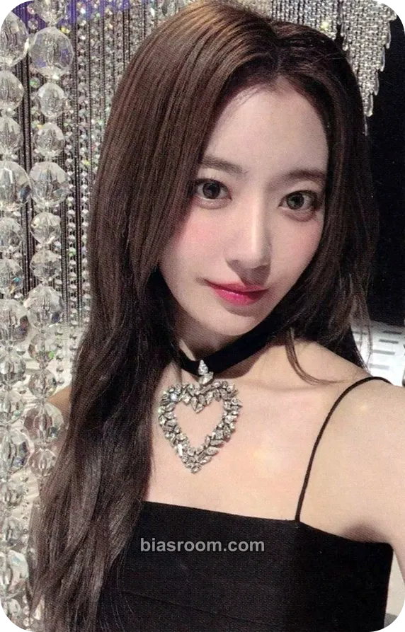Sakura FEARLESS Photocard - LE SSERAFIM - LE SSERAFIM K-pop photocard