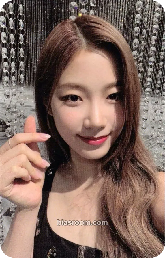 Kazuha FEARLESS Photocard - LE SSERAFIM - LE SSERAFIM K-pop photocard