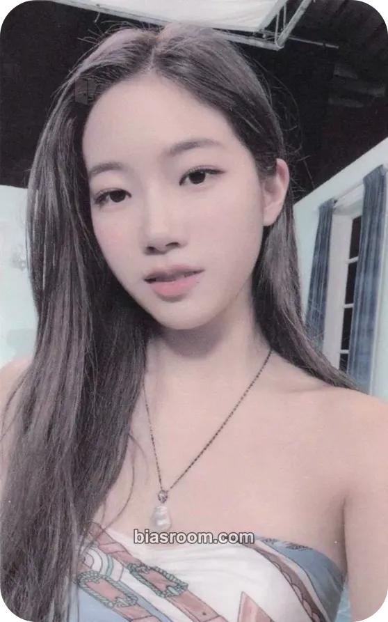 Kazuha FEARLESS Photocard - LE SSERAFIM - LE SSERAFIM K-pop photocard