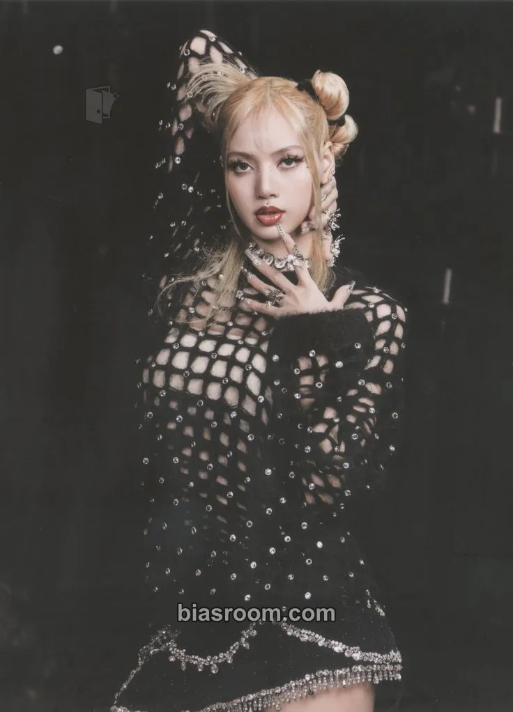 Lisa BORN PINK Photocard - BLACKPINK - BLACKPINK K-pop photocard