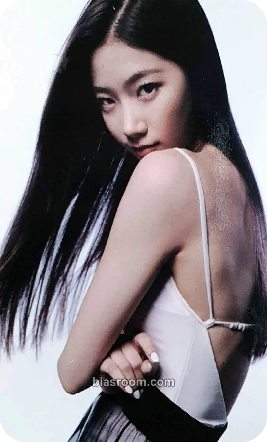 Kazuha FEARLESS Photocard - LE SSERAFIM - LE SSERAFIM K-pop photocard