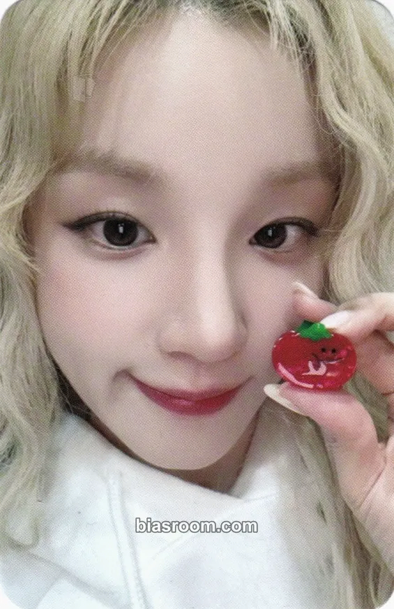 Yuqi We are Photocard - i-dle - i-dle K-pop photocard