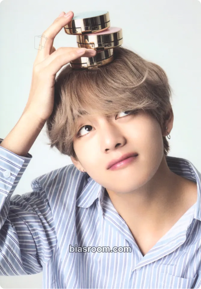 V VT Cosmetics Photocard - BTS - BTS K-pop photocard