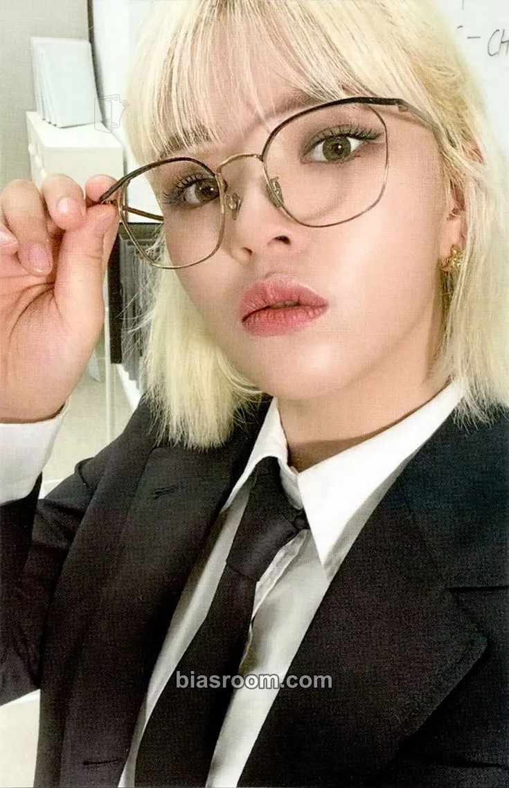 Jeongyeon Formula of Love: O+T=<3 Photocard - TWICE - TWICE K-pop photocard