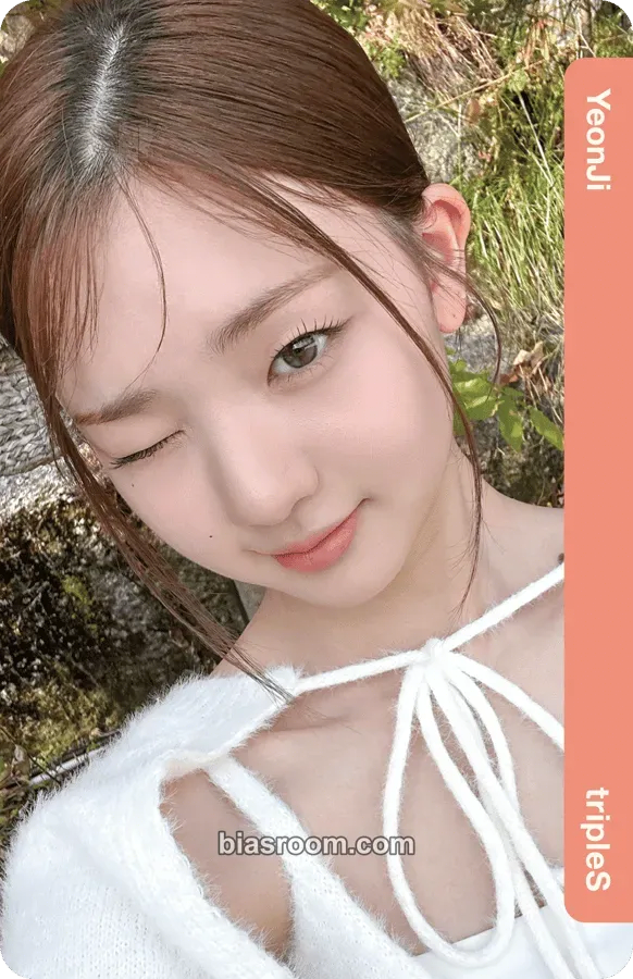 Yeonji 2024 Season's Greetings: LOVE EVOLution Photocard - tripleS - tripleS K-pop photocard