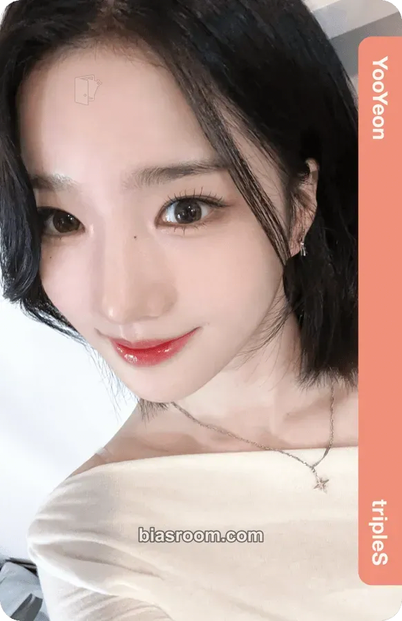 Yooyeon 2024 Season's Greetings: LOVE EVOLution Photocard - tripleS - tripleS K-pop photocard